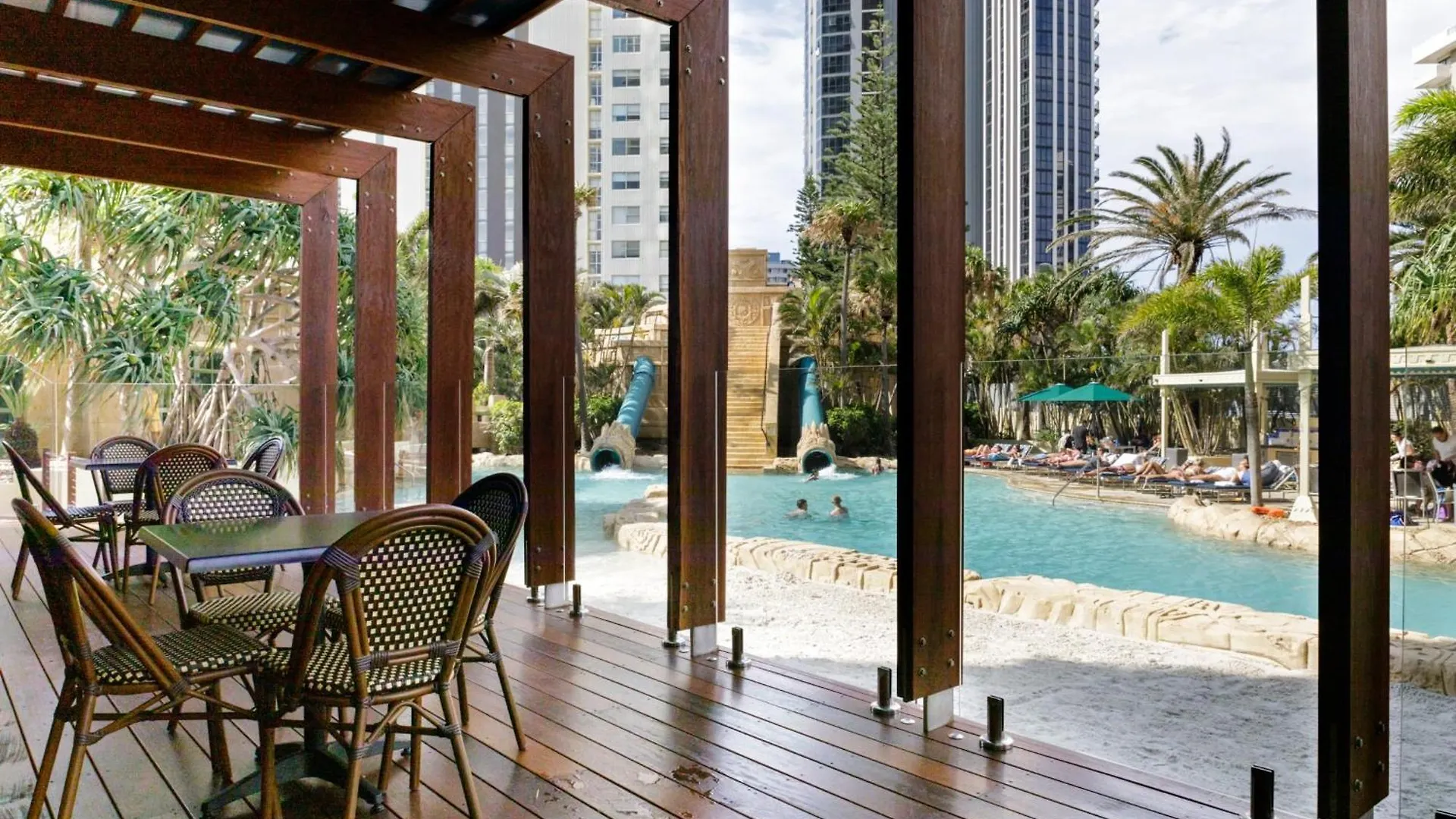 Style And Amazing Views-Sub Penthouse Apartment Gold Coast